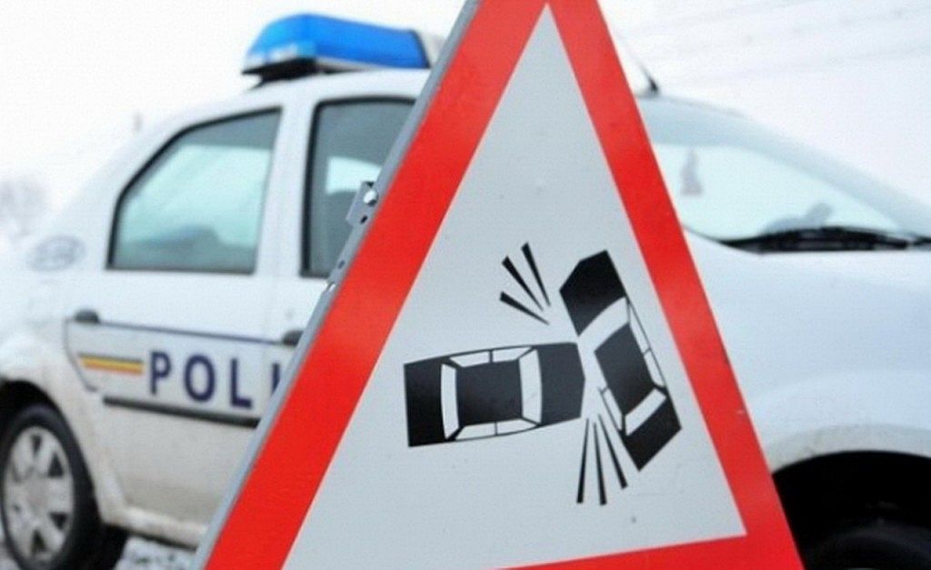 Patru adulți și un copil – victime ale lipsei de experienţă la volan şi vitezei excesive, în condiţii meteo nefavorabile