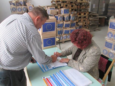 Zalău: Continuă acţiunea de redistribuire a alimentelor