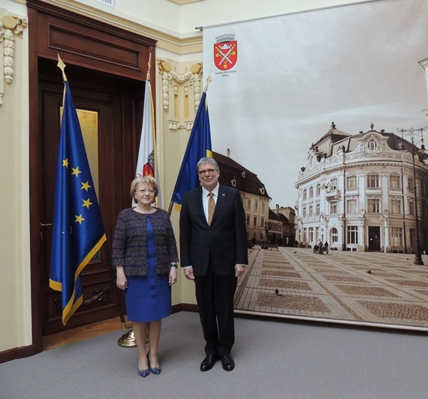 Ambasadorul Elveției, în vizită la Primăria Sibiu