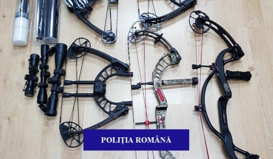 Arme și muniții deținute fără drept, descoperite de polițiști la un bărbat din Ștei, în urma a trei percheziții domiciliare