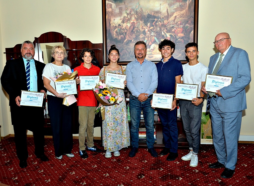 Diplome de excelenţă pentru atleţii hunedoreni