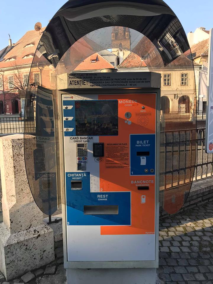 Plată cu cardul la automatele de parcare din Sibiu