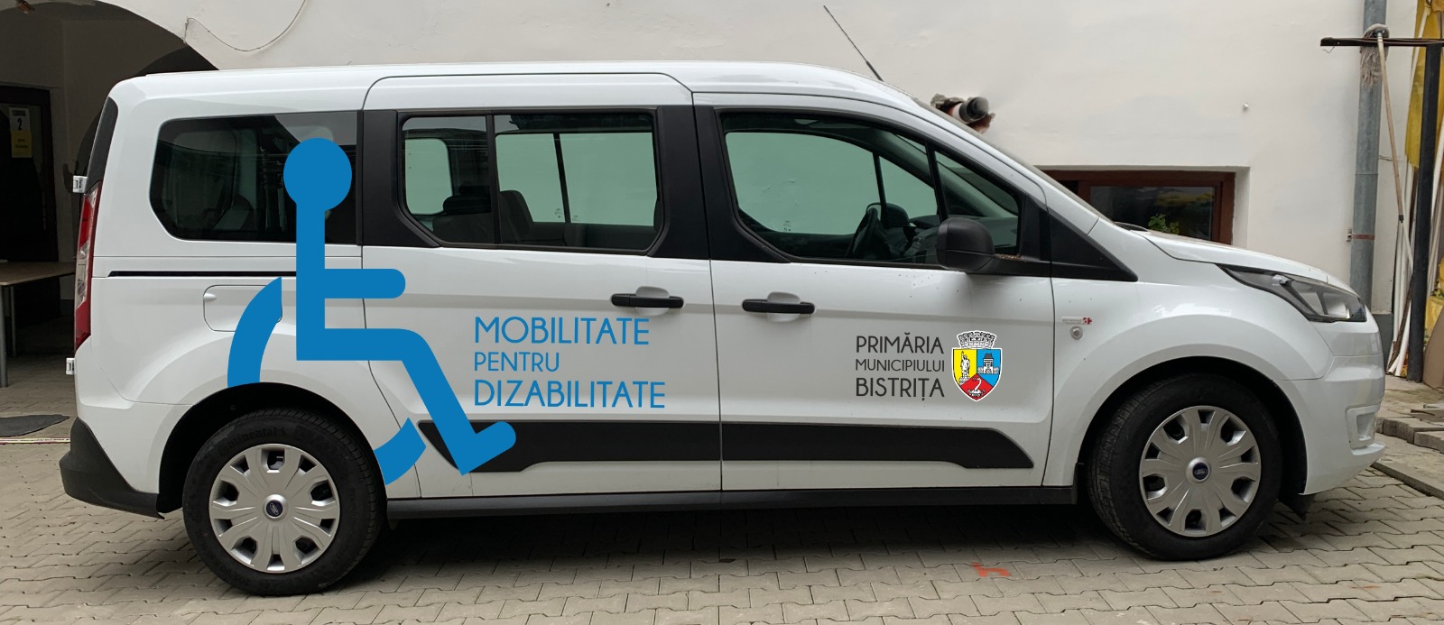 Transportul cu numărul 100 pentru autospeciala accesibilă a Direcției de Asistență Socială Bistrița
