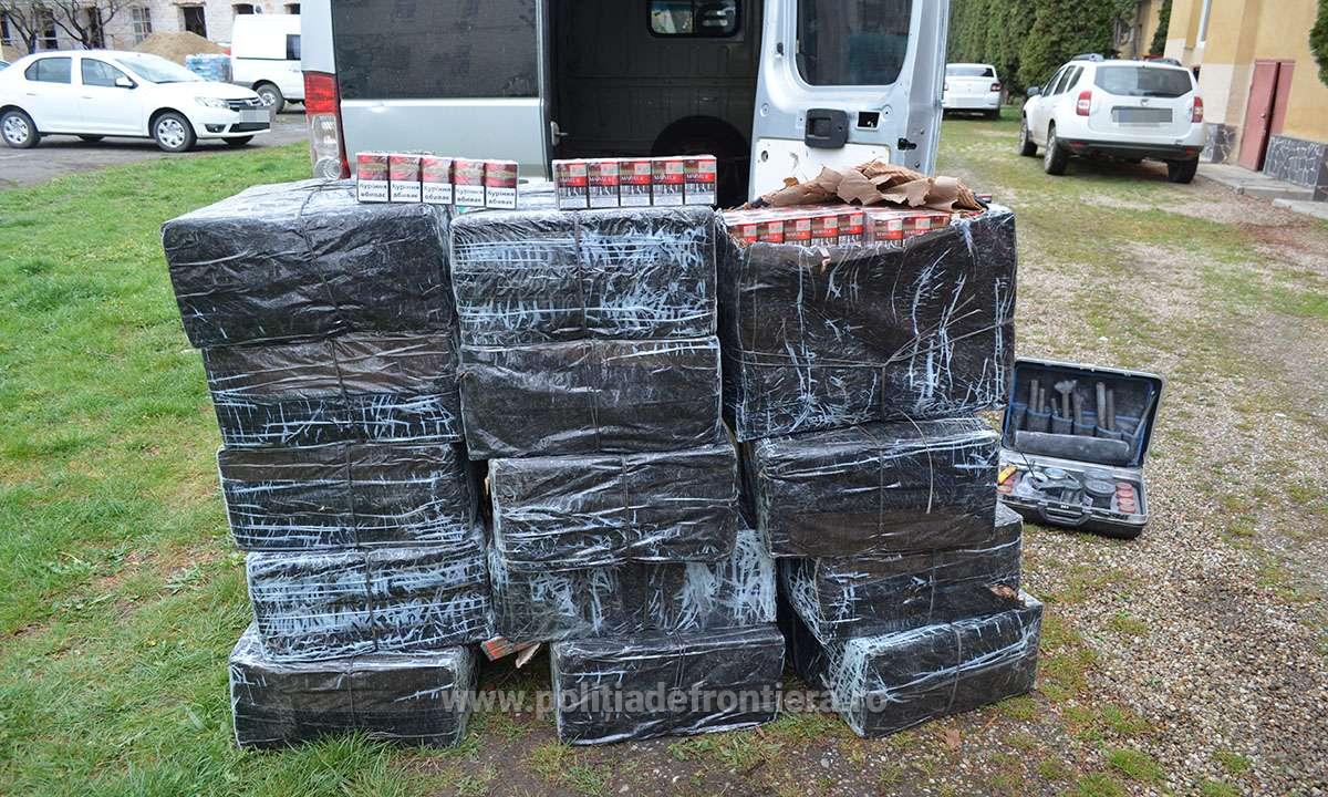 Un autoturism încărcat cu 7.000 de pachete cu țigări confiscat de polițiștii de frontieră maramureșeni