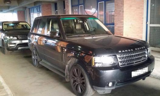 Autoturisme de lux în valoare de 90.000 de euro, cu documente false, depistate la PTF Borș