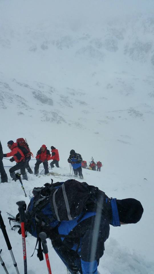 18 jandarmi montani și 34 de salvamontiști au participat la recuperarea trupurilor celor doi copii, decedați în avalanșa produsă în Retezat