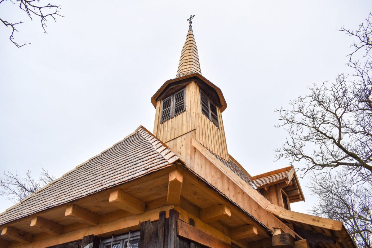 Ambulanța pentru Monumente Sălaj a finalizat lucrările de punere în siguranță a bisericii de lemn din Bocșița