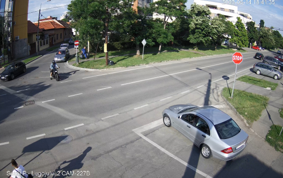 Orădean surprins de camerele de supraveghere în timp ce abandona deșeuri pe domeniul public