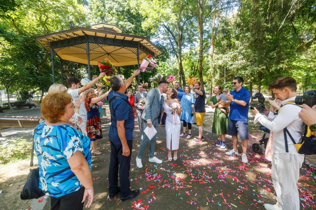 Primăria Cluj-Napoca reia căsătoriile în Parcul Central
