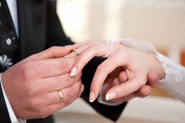 Două cupluri se căsătoresc de „Valentine’s Day” la Deva