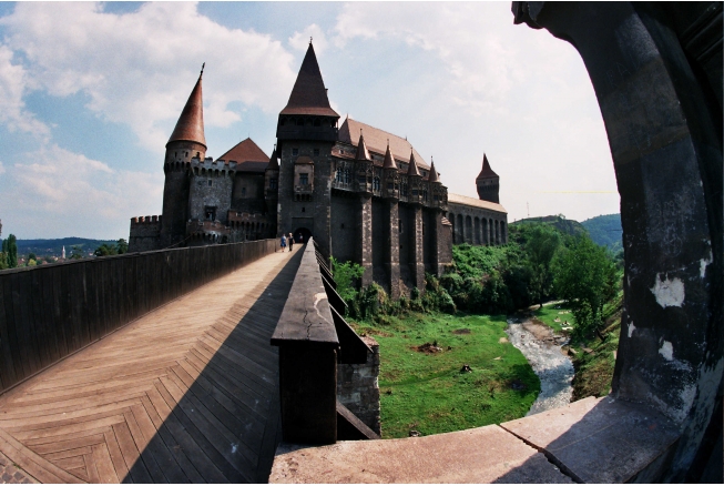 Castelul Corvinilor și noul ștrand, surse de venit pentru Primăria Hunedoara