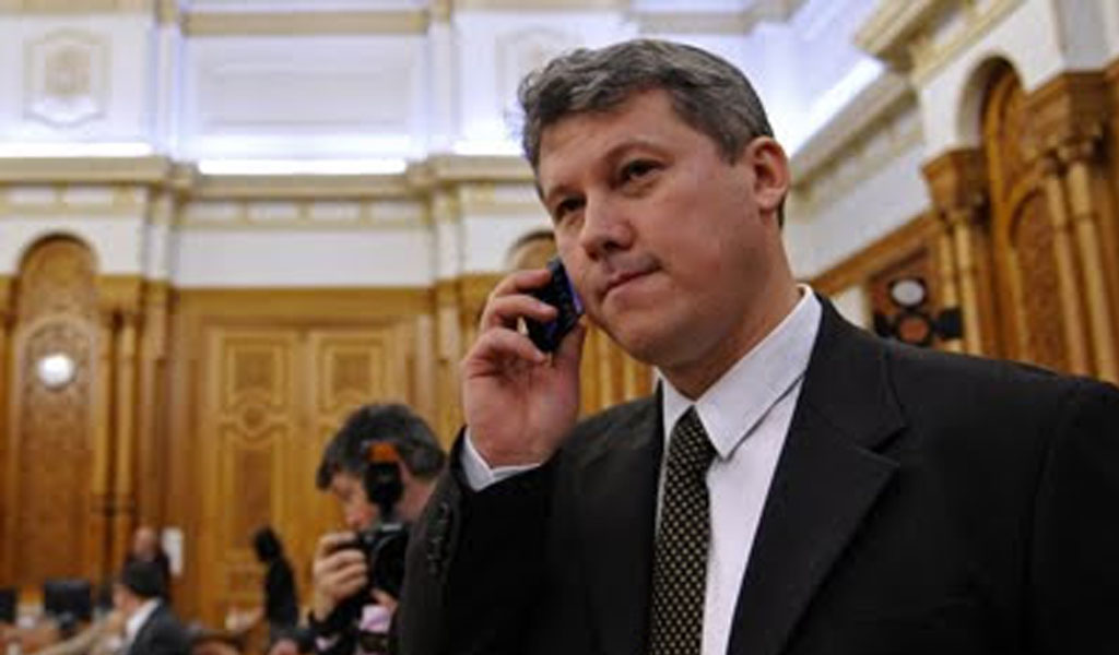 Cătălin Predoiu: Ponta şi „Organizaţia Ponta Ghiţă” ţin departe „banii adevărati” de România