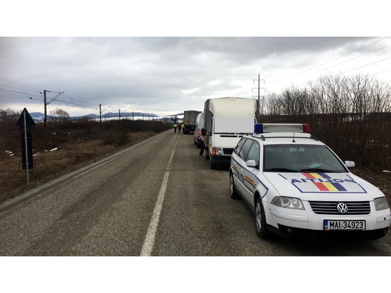 2.500 kg de produse cerealiere transportate fără documente legale și confiscate de polițiștii bistrițeni