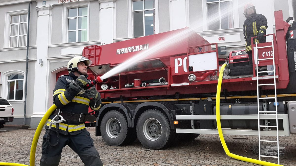 Un container modular PSI Abroll, pentru transport apă, a intrat în dotarea ISU Maramureș
