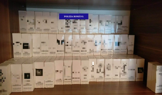 Sute de parfumuri și cosmetice contrafăcute, confiscate de polițiștii orădeni în urma unei percheziții