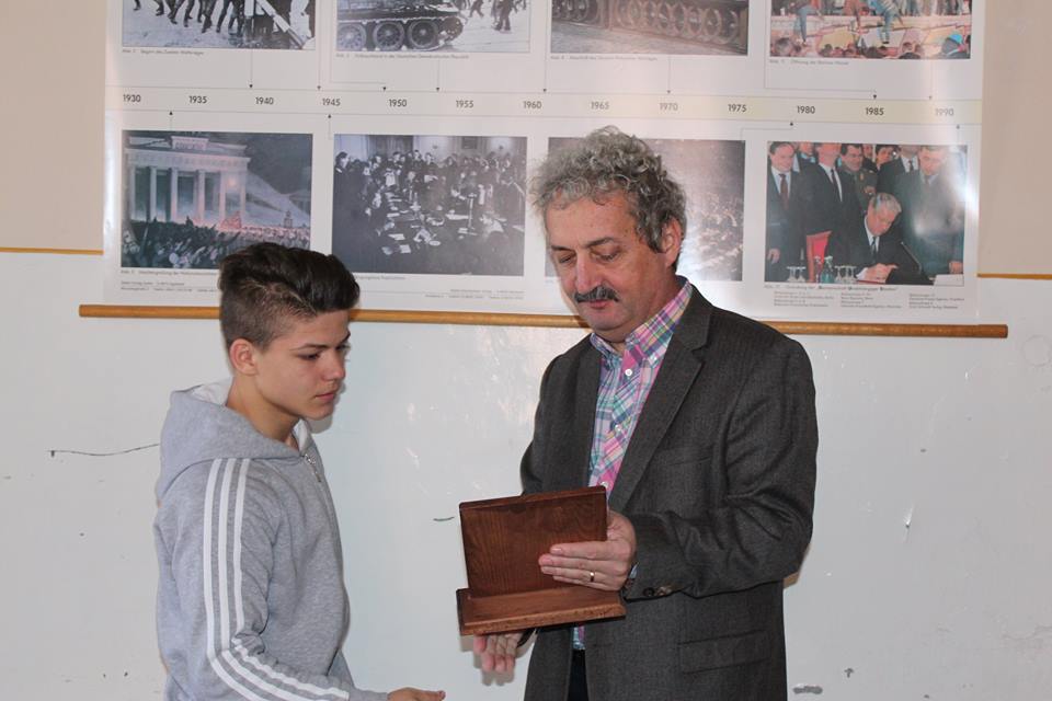 Juniorul Cosmin Gîrleanu, campion național la box, recompensat de Primăria Hunedoara