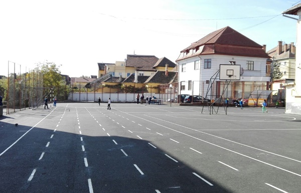 Sibiu: Curțile școlilor se deschid pentru activități sportive