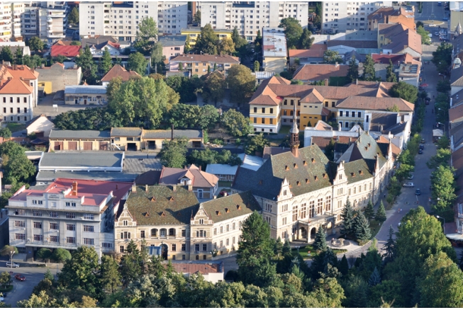 Deva: Lucrări de mentenanţă la sistemul de iluminat public şi probe la iluminatul festiv