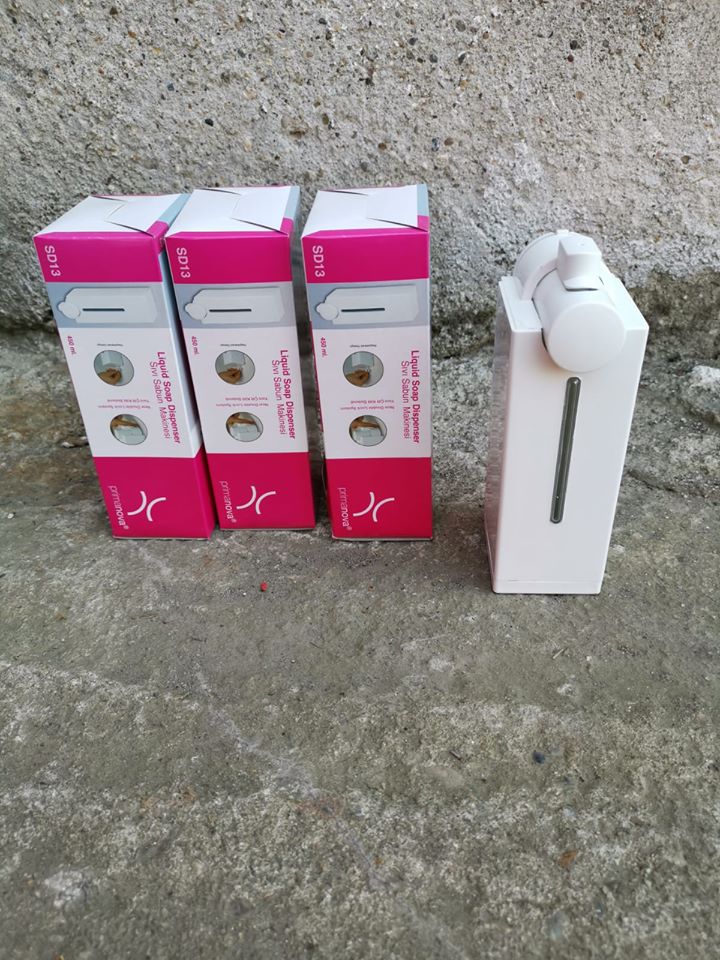 Primăria Deva distribuie dispozitive pentru soluții dezinfectante