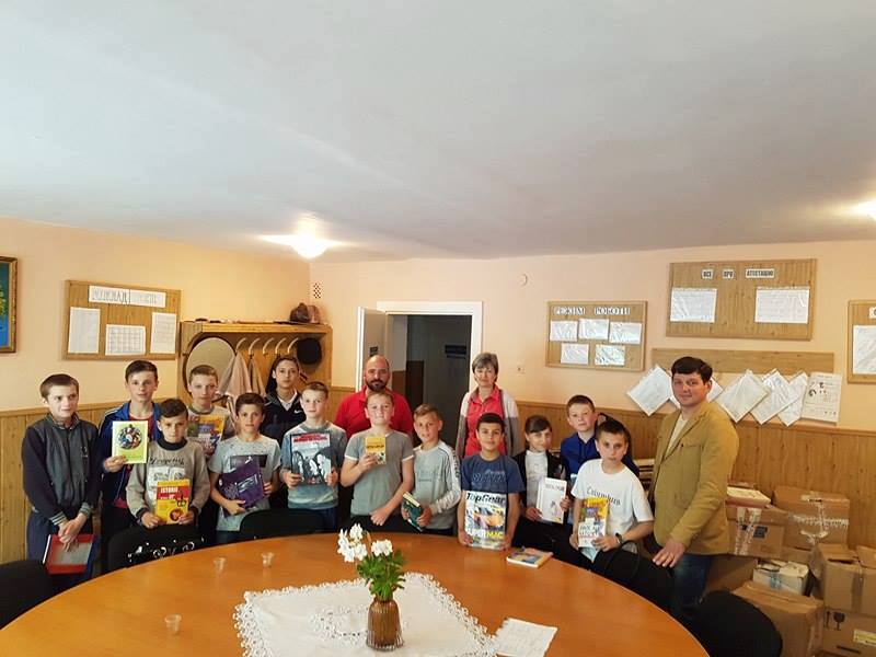 Cărți pentru românii din Cărbunești și Slatina (Ucraina)