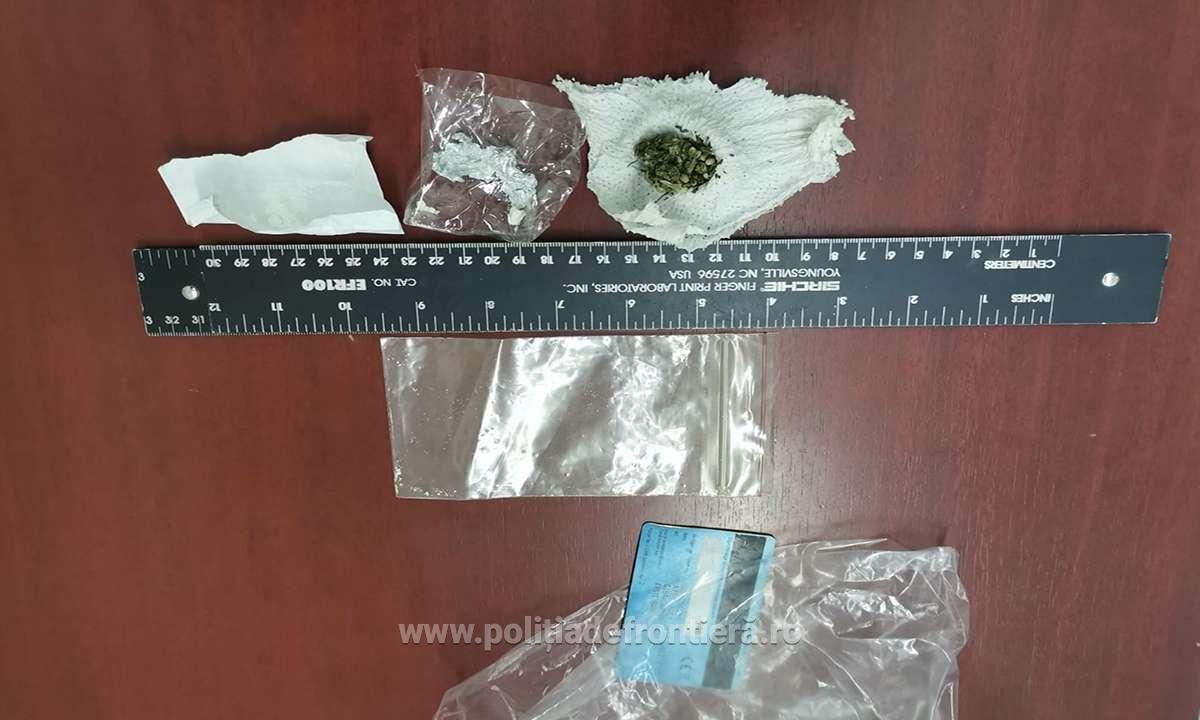 Doi tineri descoperiți cu substanțe interzise în Ruscova