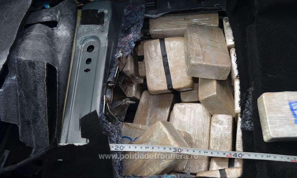 Doi olandezi, prinși în PTF Sighetu Marmaţiei cu 84 de kilograme de heroină