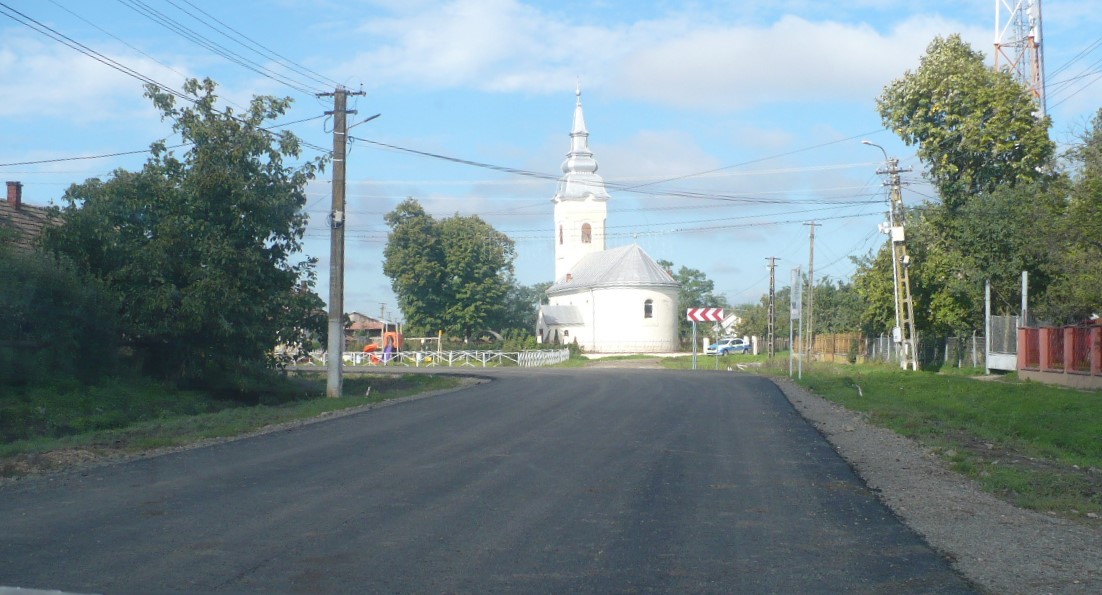 Se lucrează la modernizarea drumului județean dintre localitățile Doba și Dacia