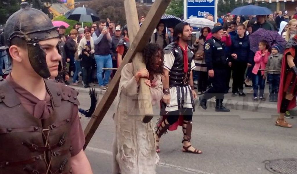 „Drumul Crucii” a adunat sute de zălăuani