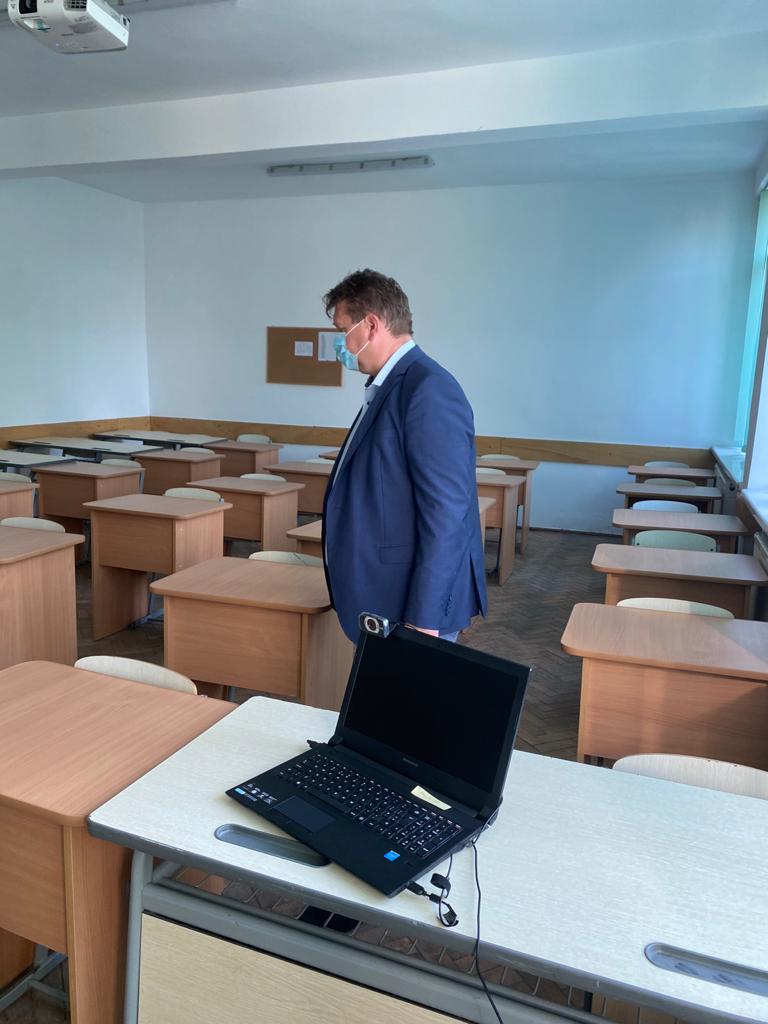Primarul Dorin Nistor: ”Cheltuielile școlilor din Sebeș pentru echipamente IT cerute la rambursare din fonduri europene. 603 tablete școlare și 34 laptopuri sunt deja utilizate pentru școala online.”