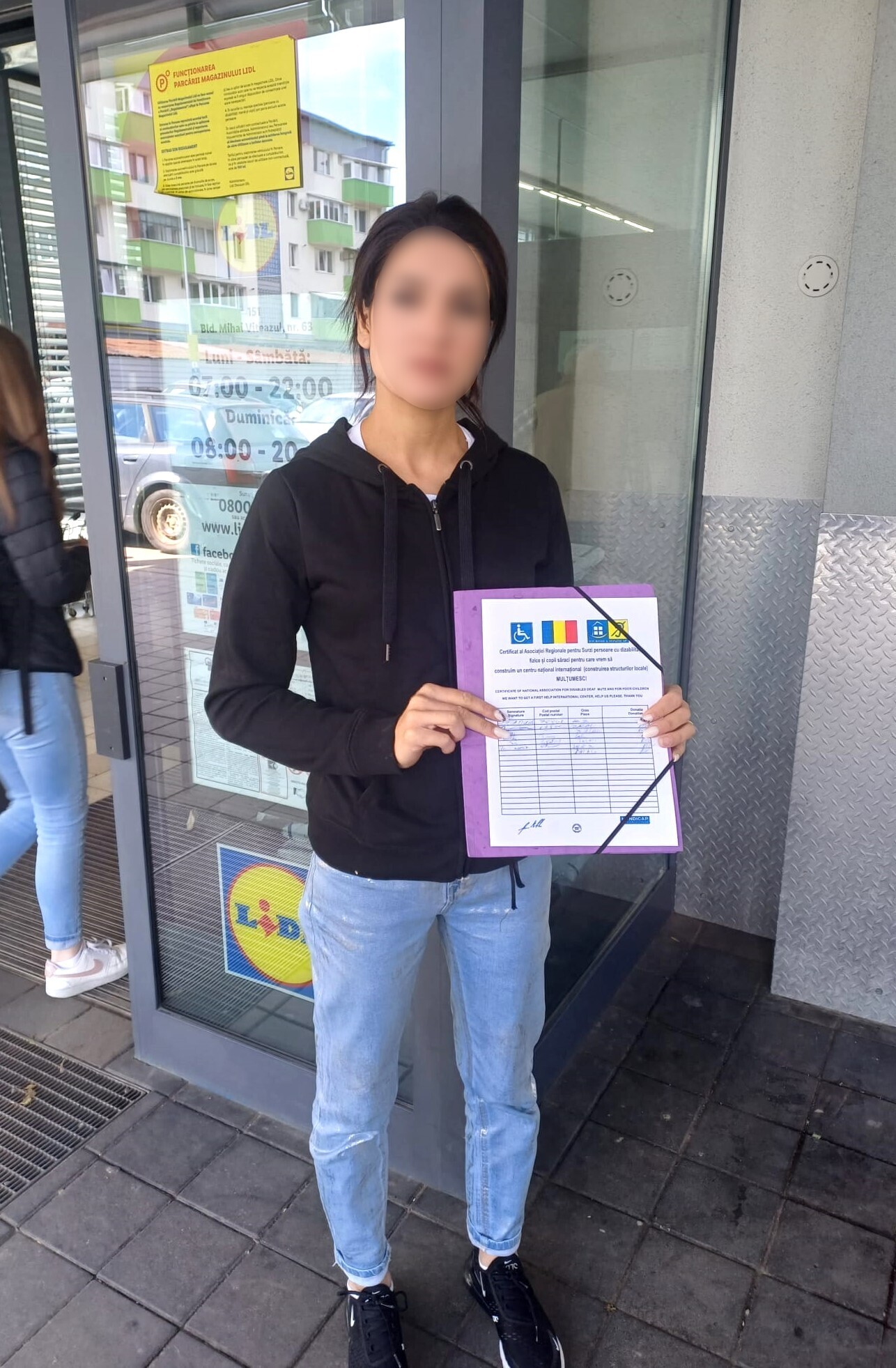 O falsă surdomută care strângea bani a fost depistată de jandarmii sălăjeni