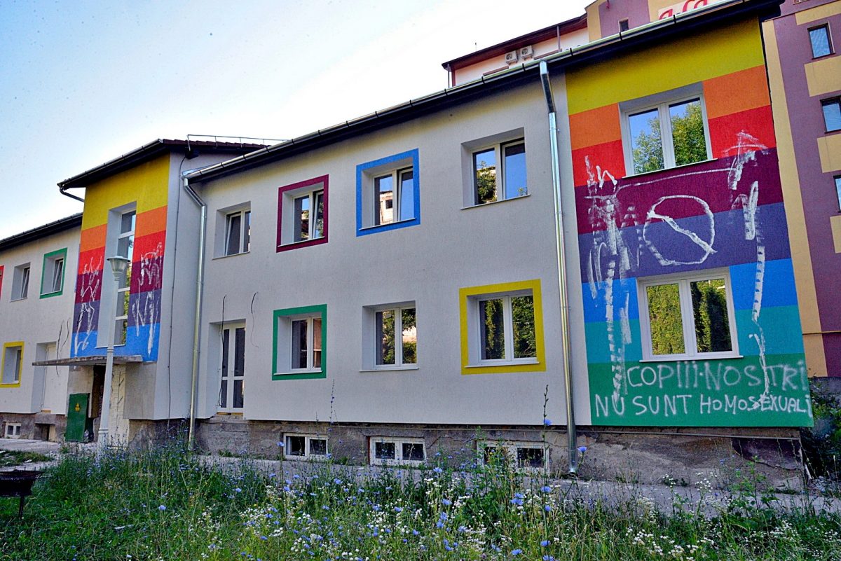 Faţada grădiniţei „Piticot” din Hunedoara a fost vandalizată