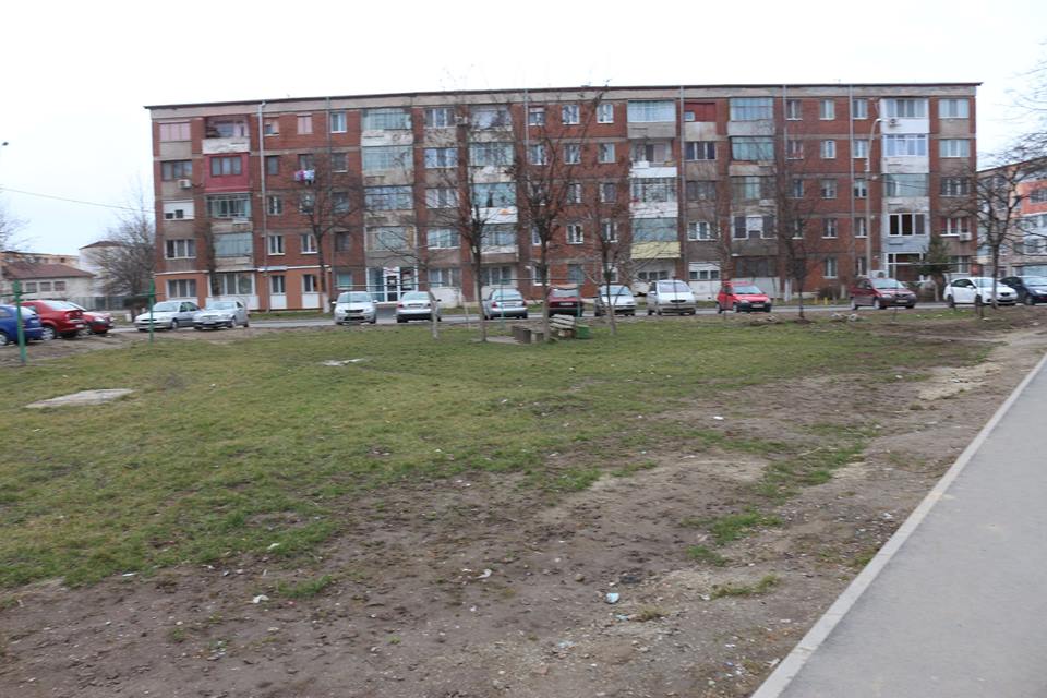 Hunedoara: În perioada următoare va începe reabilitarea spațiului verde și amenajarea unui loc de joacă pe strada Runcului