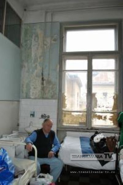 Managerul Spitalului Județean Satu Mare, consideră că nu era o urgență renovarea Secției de Interne, închisă de DSP