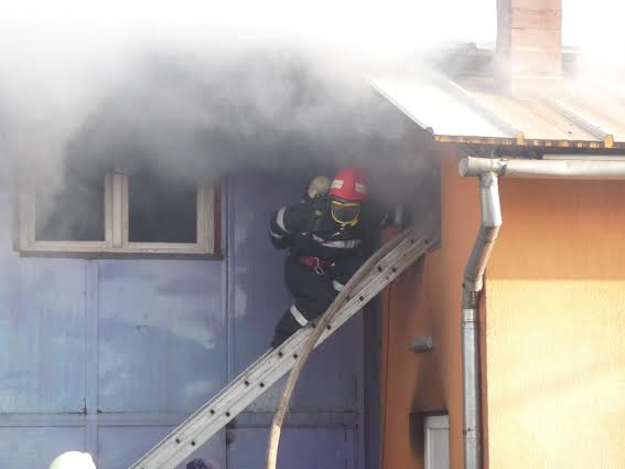 Incendiu la mănăstirea Voievodeni, provocat de un scurtcircuit