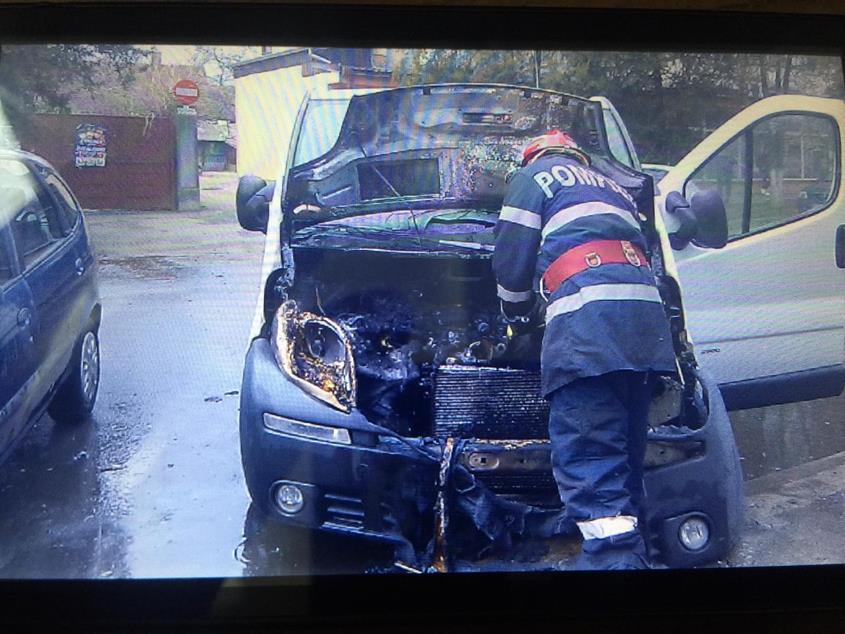 Incendiu la o autoutilitară, în municipiul Beiuș