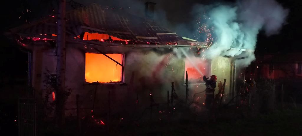 Un bărbat din Doba a murit după ce i-a ars casa