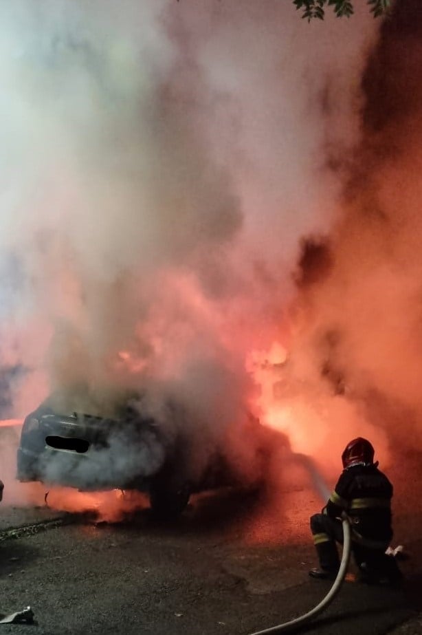 Incendiu la un autoturism produs în Zalău