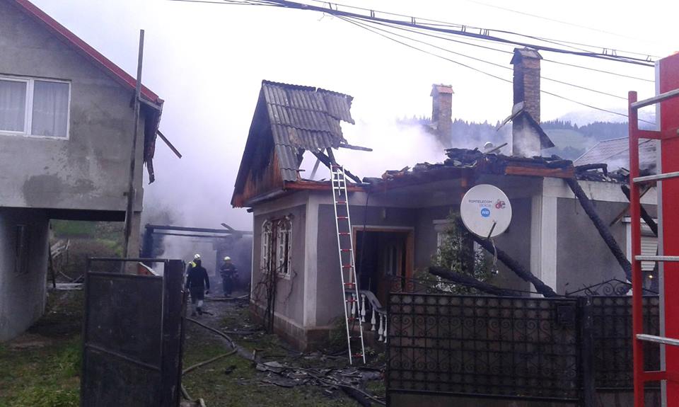 Incendiu produs în localitatea Şant – 5 gospodării afectate