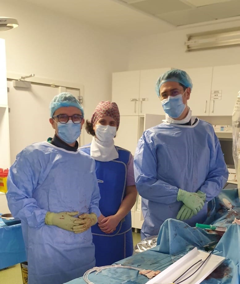 Trei cazuri de patologie aortică abdominală complexă, cu risc vital, rezolvate endovascular cu succes la SJU Baia Mare
