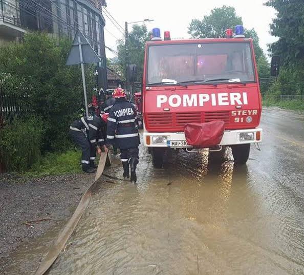Pompierii maramureșeni, în ajutorul cetățenilor din Borșa și Târgu Lăpuș