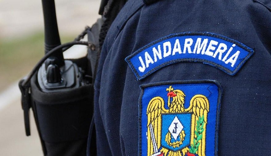 Au abandonat resturile menajere în natură și au fost surprinși de jandarmii montani din Piatra-Fântânele
