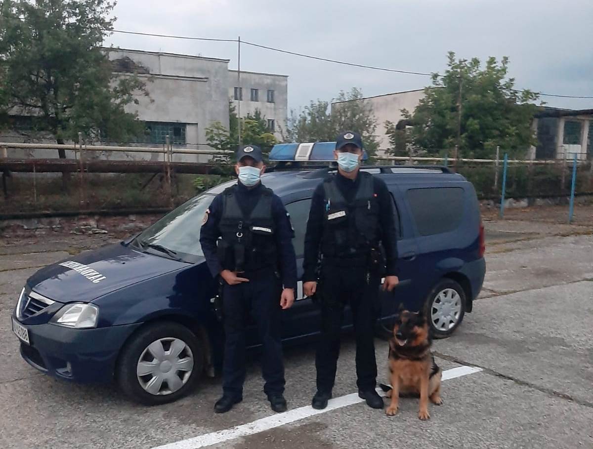Prins de jandarmii băimăreni după ce a furat dintr-un supermarket