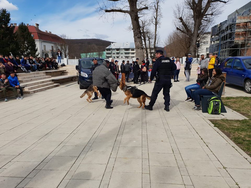Jandarmii bistrițeni, în mijlocul cetățenilor din Beclean