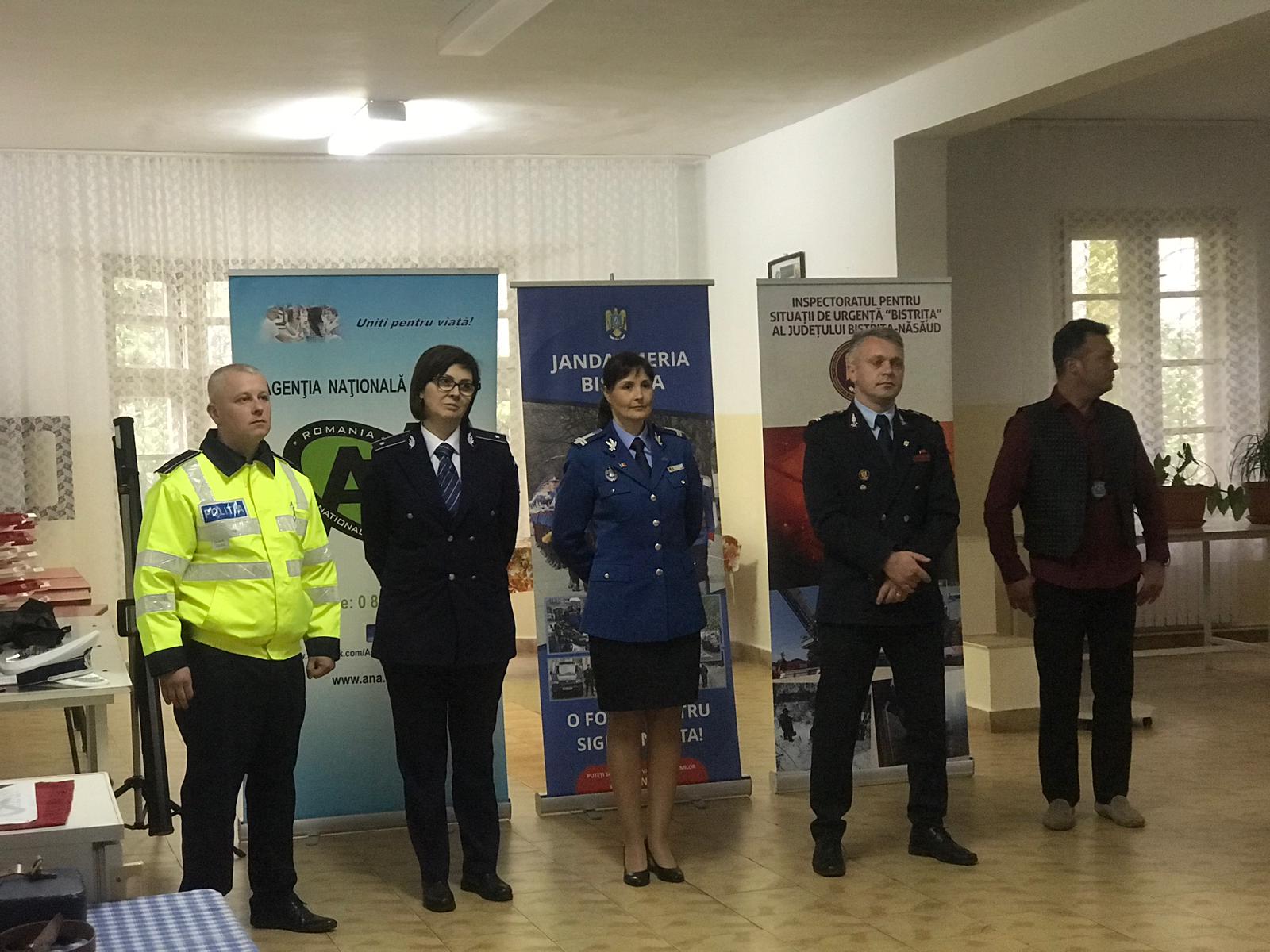 Jandarmii bistrițeni, în mijlocul liceenilor