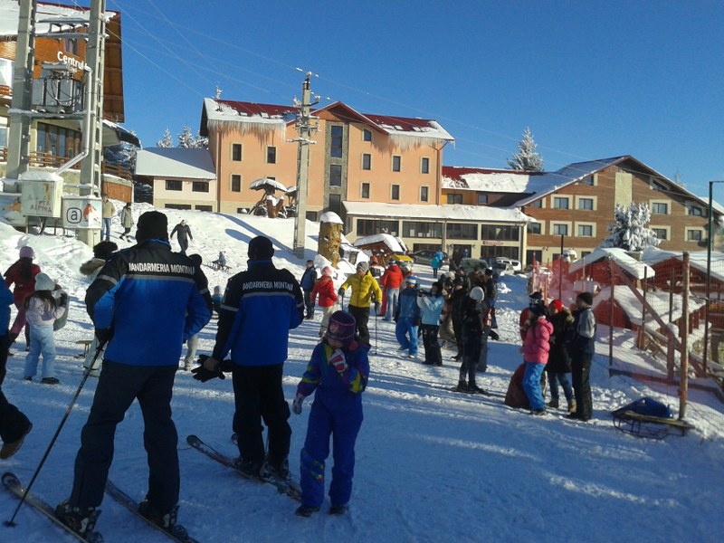 Jandarmii Montani Rodna în sprijinul turiştilor pe pârtia din Valea Blaznei!