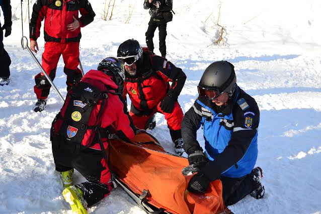 Persoane accidentate pe pârtia din Cavnic, salvate de jandarmii montani