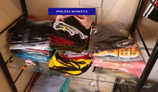 Produse contrafăcute, în valoare de peste 8.000 de lei, confiscate de polițiști în urma unei percheziții efectuată în Tinca
