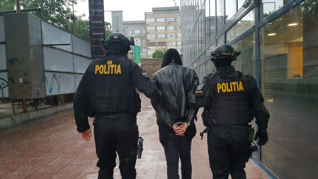 Talhar de bloc retinut de politisti!