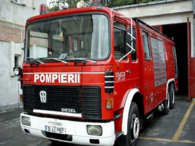 BISTRIȚA: Cameră de cămin, cuprinsă de flăcări. 20 de persoane au fost evacuate