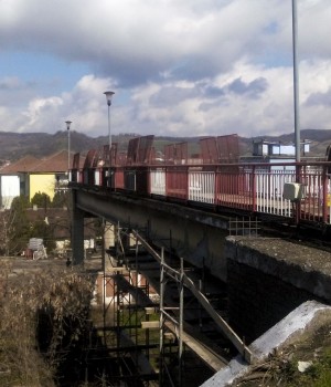 Mediaș: Pasarela peste calea ferată, aflată lângă gara CFR, va fi închisă traficului pietonal